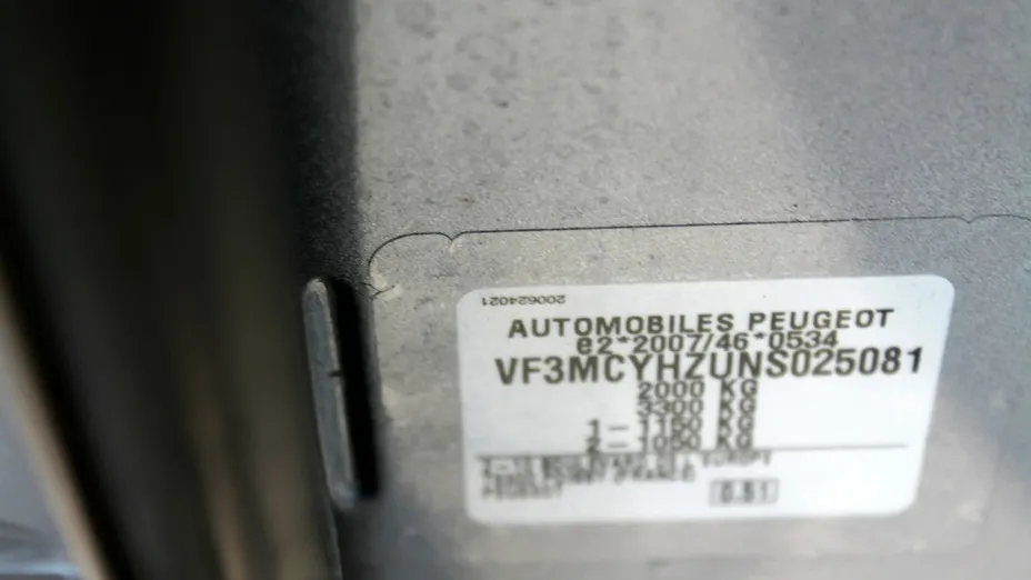 PEUGEOT 3008 -
