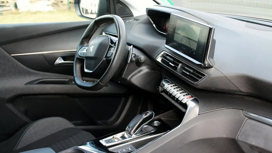PEUGEOT 3008 -