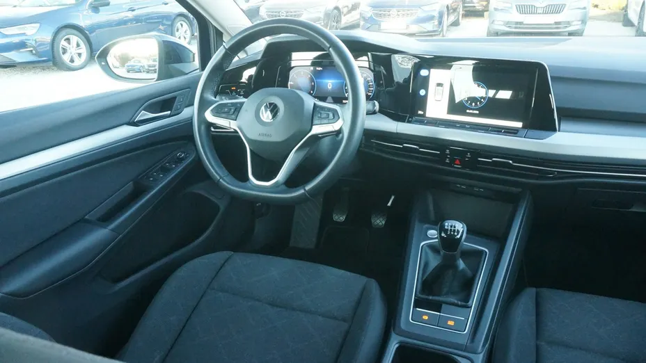 VOLKSWAGEN Golf -