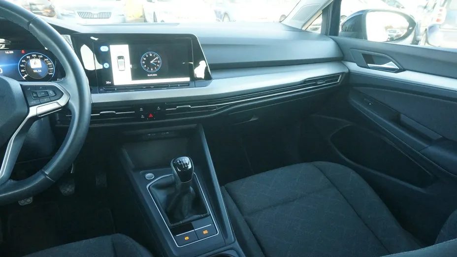 VOLKSWAGEN Golf -