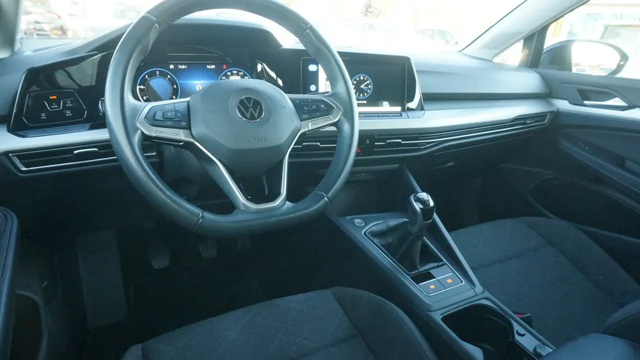 VOLKSWAGEN Golf -
