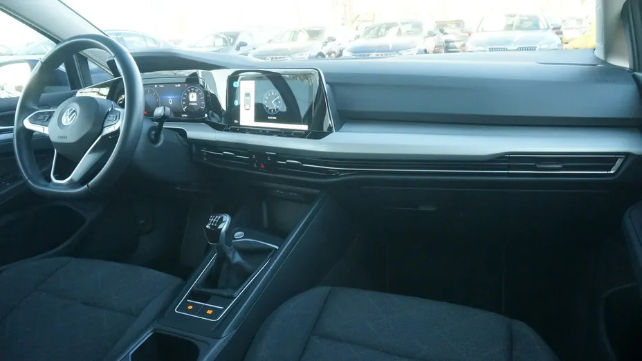 VOLKSWAGEN Golf -