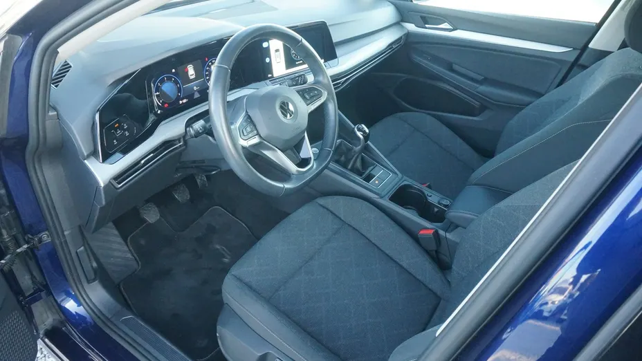 VOLKSWAGEN Golf -