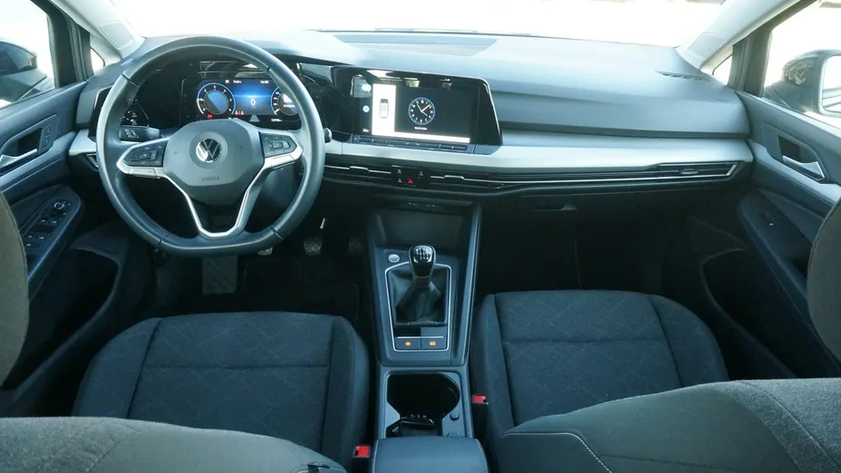 VOLKSWAGEN Golf -