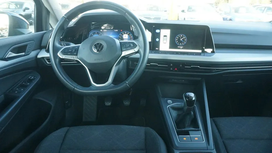 VOLKSWAGEN Golf -