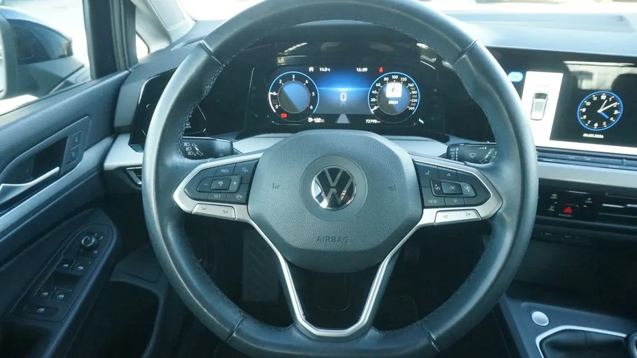 VOLKSWAGEN Golf -