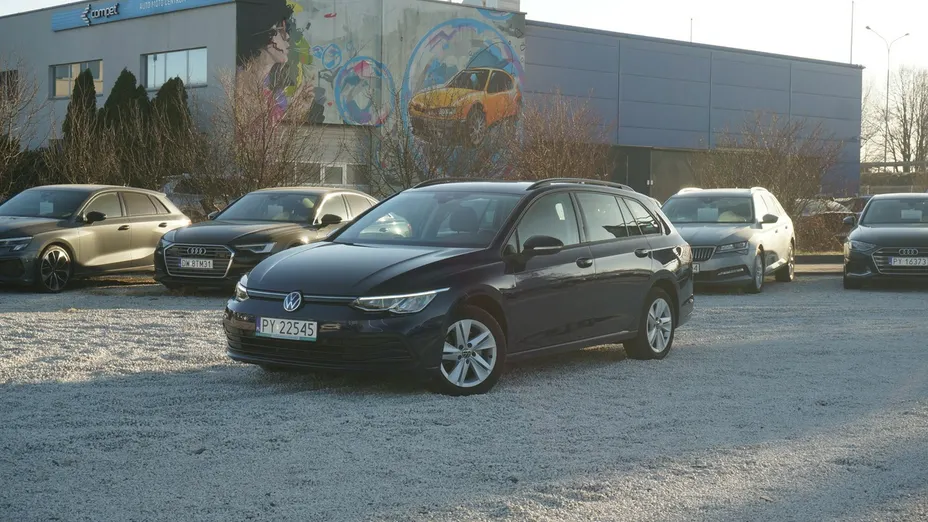 VOLKSWAGEN Golf -