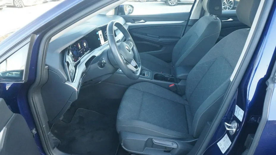 VOLKSWAGEN Golf -