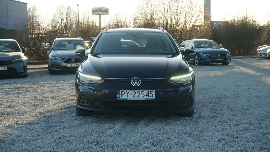 VOLKSWAGEN Golf -