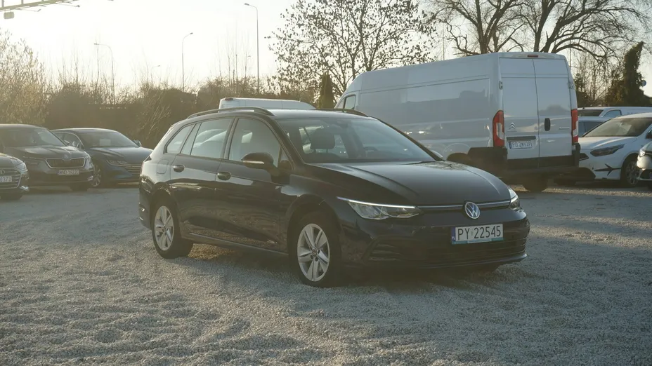 VOLKSWAGEN Golf -