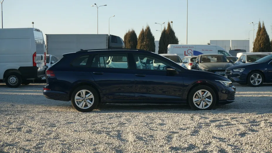 VOLKSWAGEN Golf -