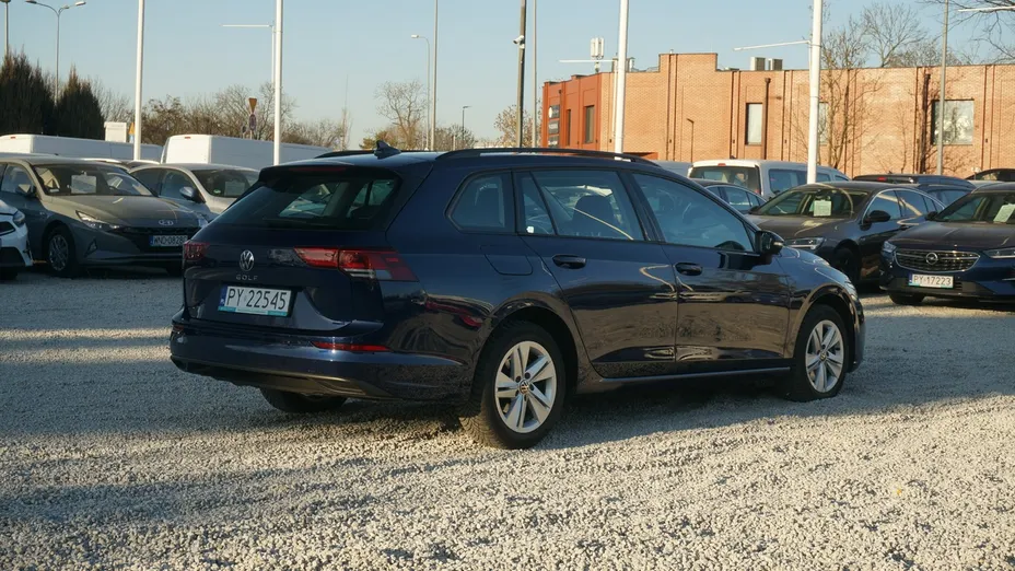 VOLKSWAGEN Golf -