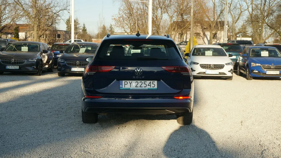 VOLKSWAGEN Golf -