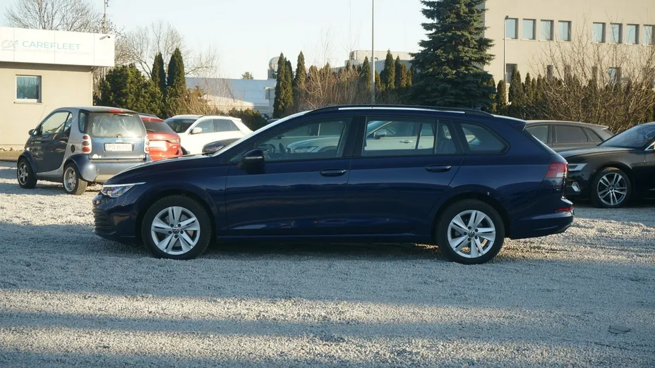 VOLKSWAGEN Golf -