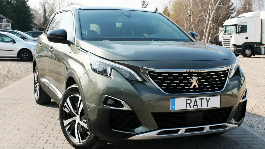 PEUGEOT 5008 -