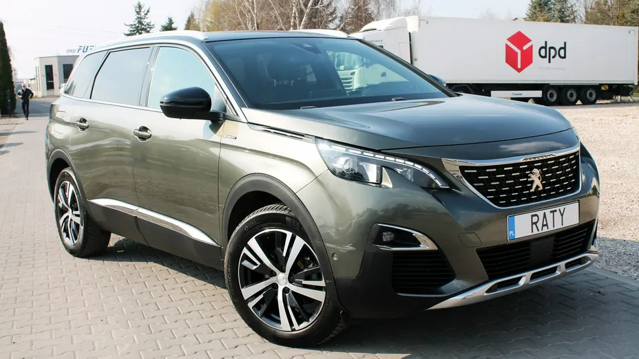 PEUGEOT 5008 -