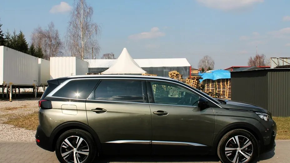 PEUGEOT 5008 -