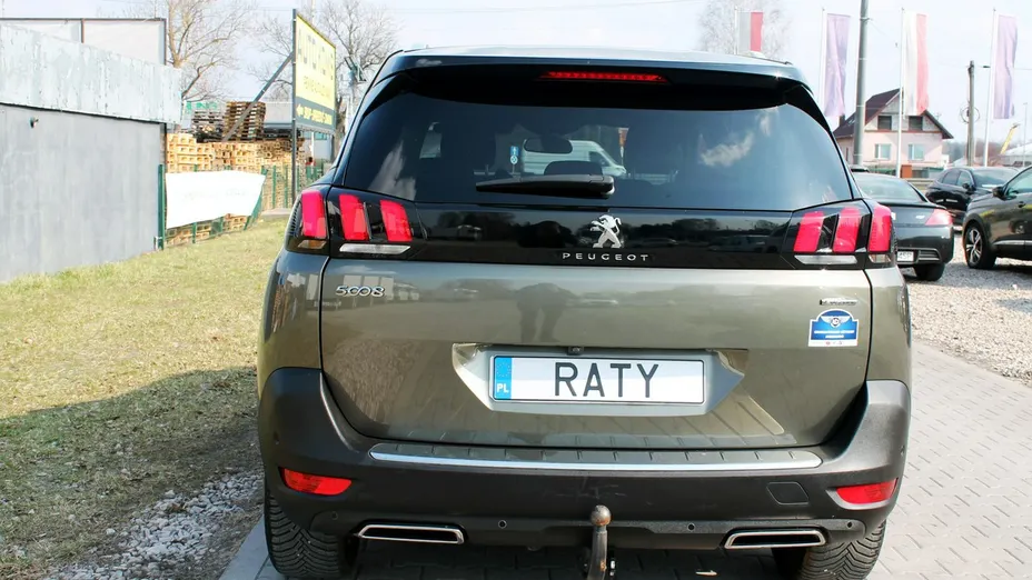 PEUGEOT 5008 -