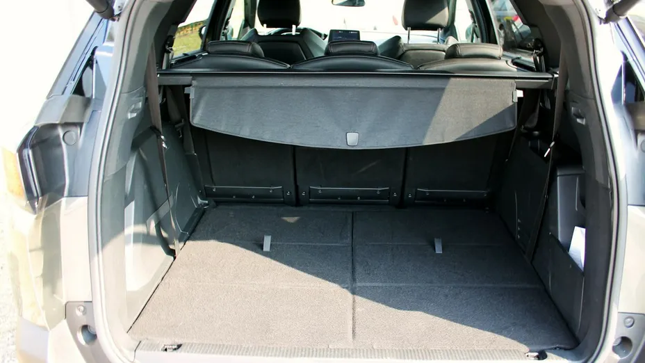 PEUGEOT 5008 -