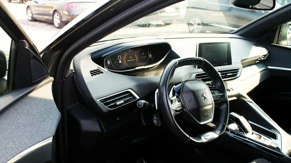 PEUGEOT 5008 -