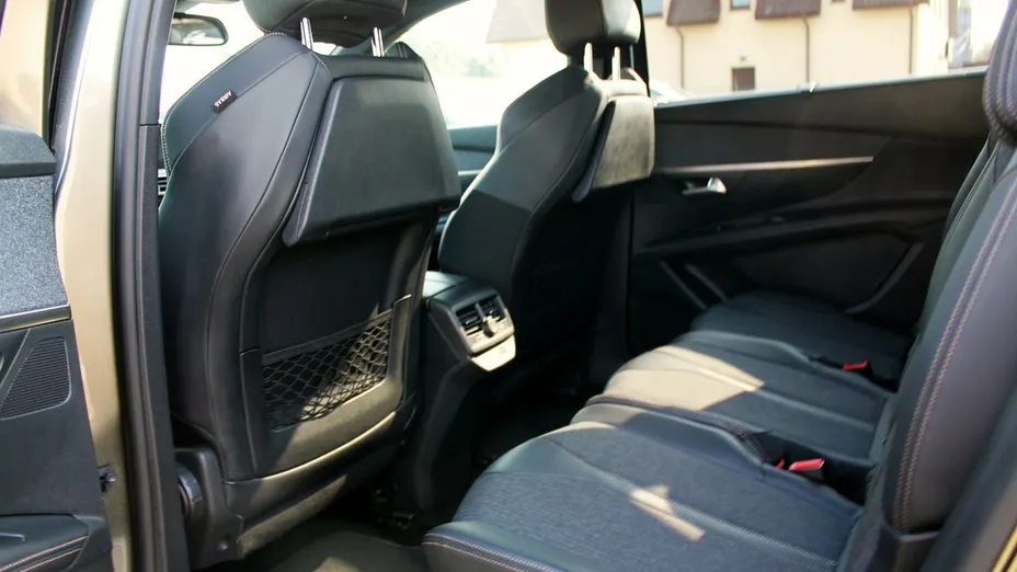 PEUGEOT 5008 -