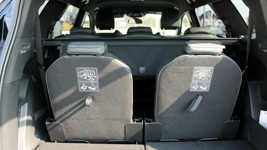 PEUGEOT 5008 -