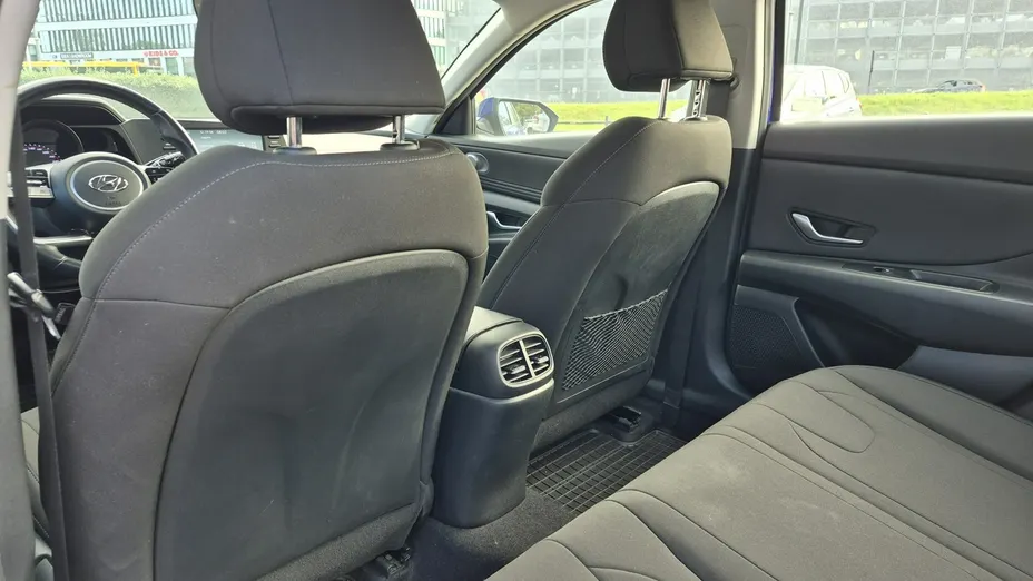 HYUNDAI Elantra -
