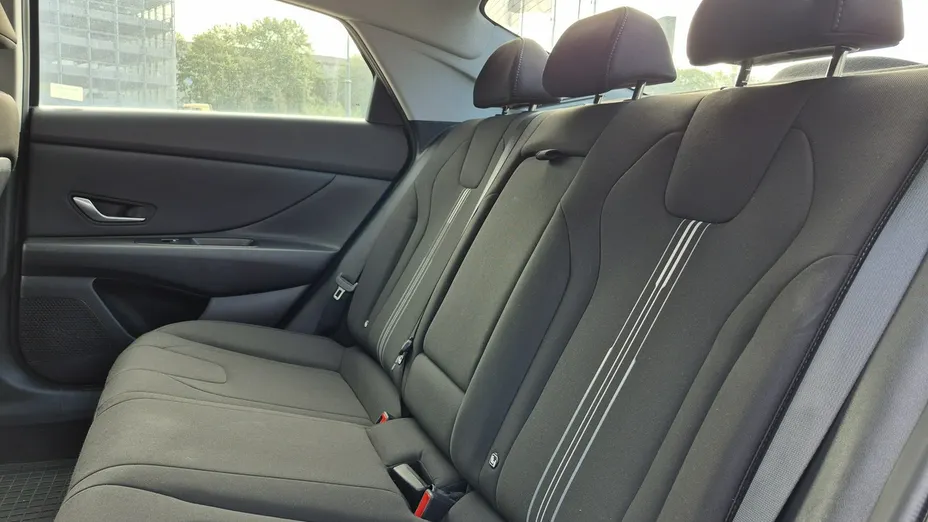 HYUNDAI Elantra -