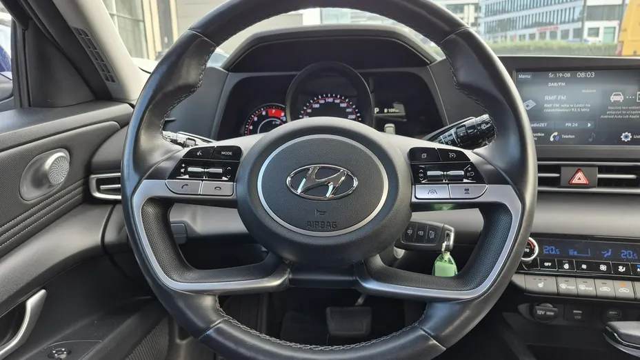 HYUNDAI Elantra -