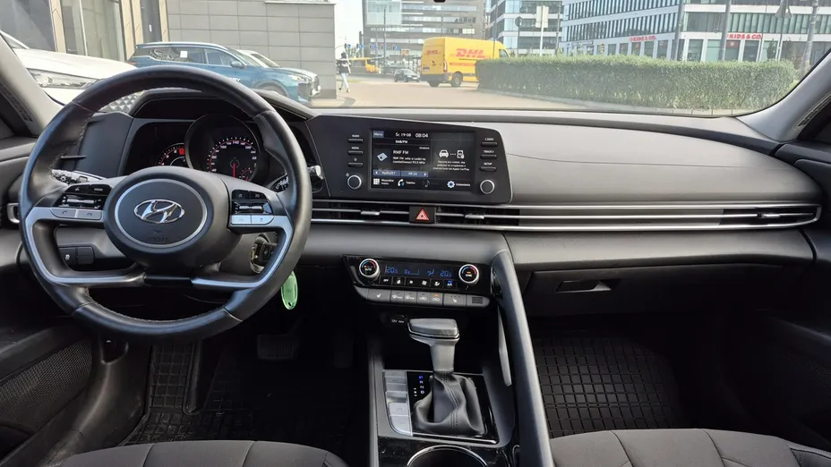 HYUNDAI Elantra -