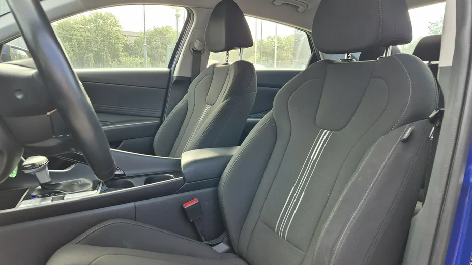 HYUNDAI Elantra -