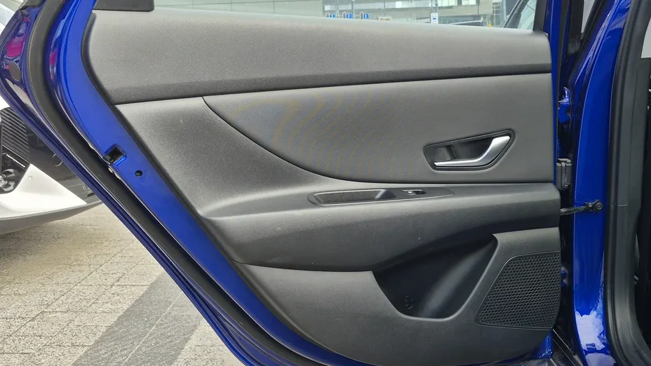 HYUNDAI Elantra -