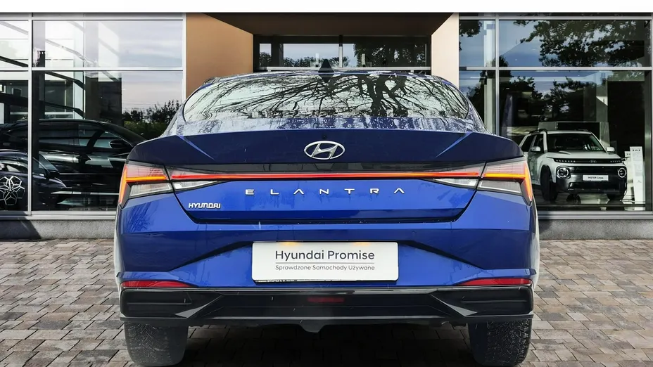 HYUNDAI Elantra -