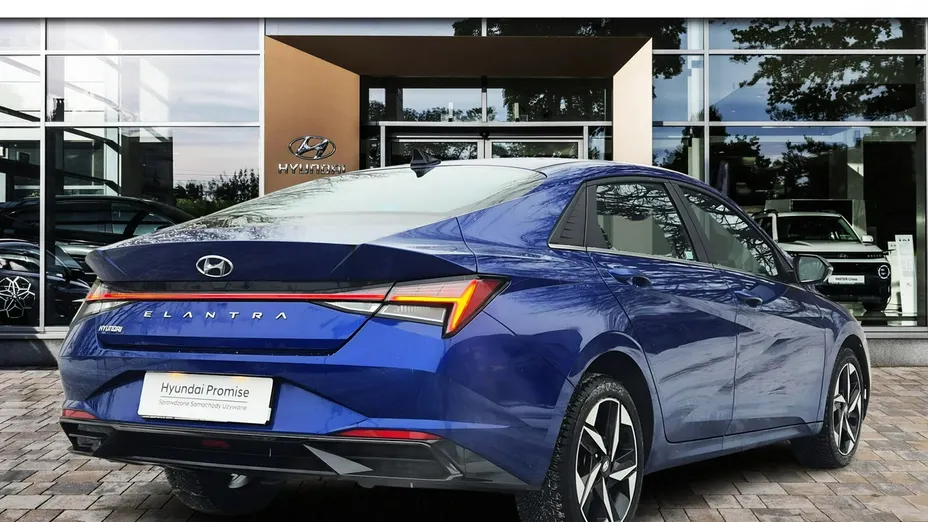 HYUNDAI Elantra -