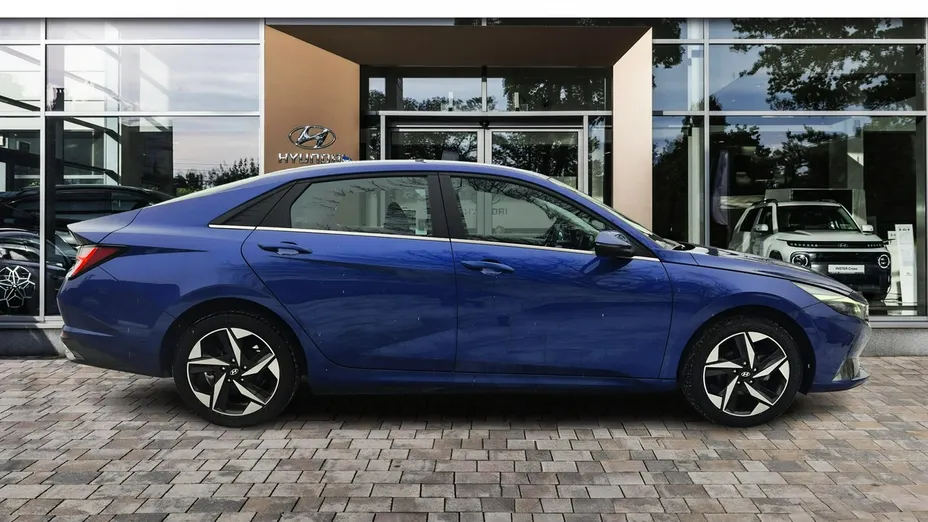 HYUNDAI Elantra -