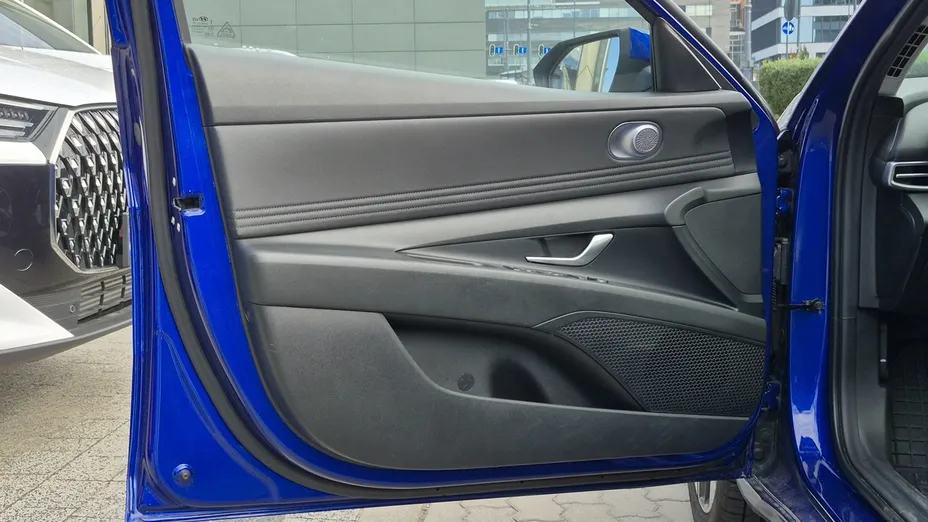 HYUNDAI Elantra -