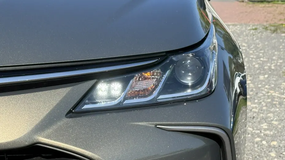 TOYOTA Corolla -