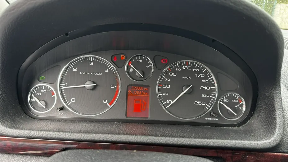 PEUGEOT 407 -
