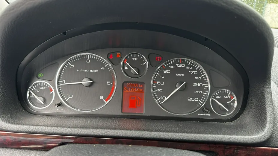 PEUGEOT 407 -
