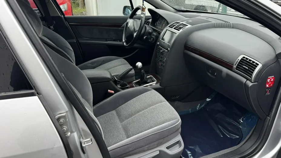PEUGEOT 407 -