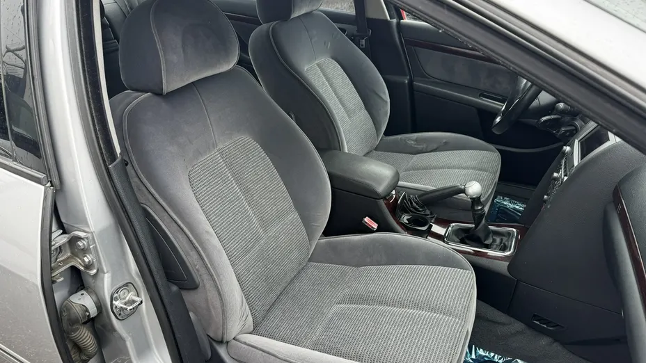 PEUGEOT 407 -