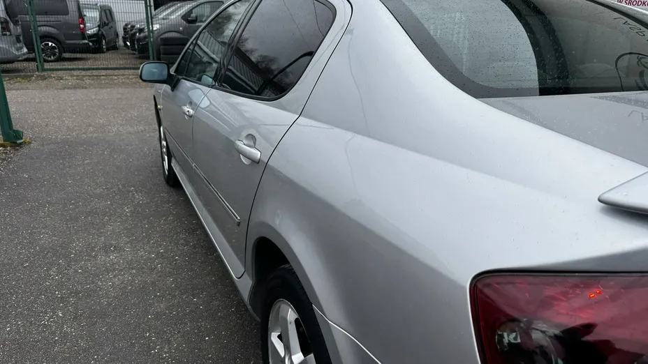 PEUGEOT 407 -