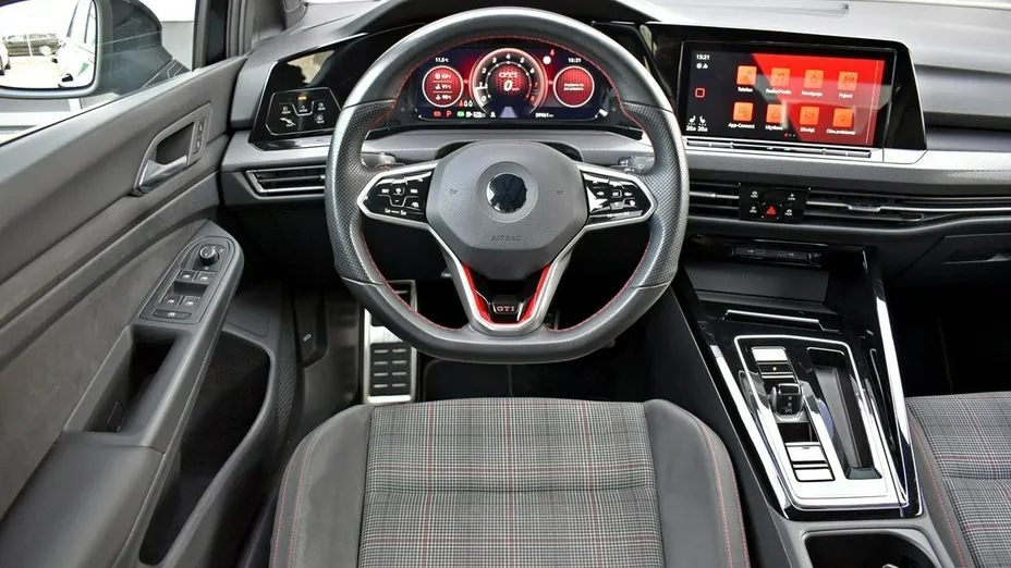 VOLKSWAGEN Golf -