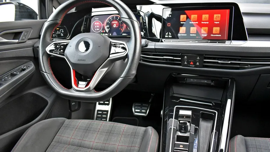 VOLKSWAGEN Golf -