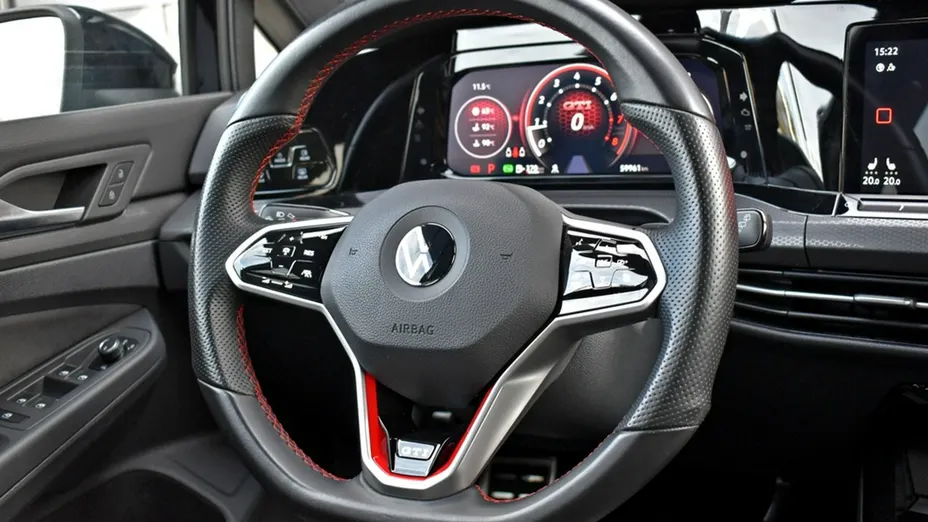 VOLKSWAGEN Golf -