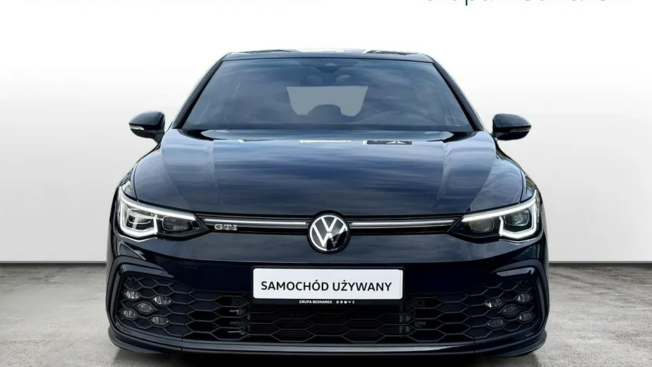 VOLKSWAGEN Golf -
