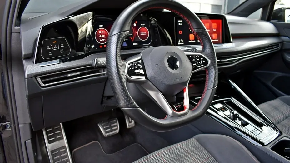 VOLKSWAGEN Golf -
