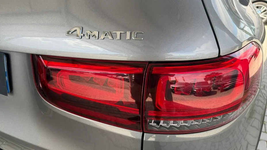 MERCEDES-BENZ GLB -