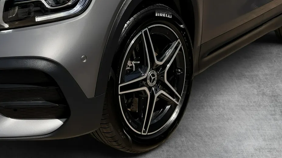 MERCEDES-BENZ GLB -