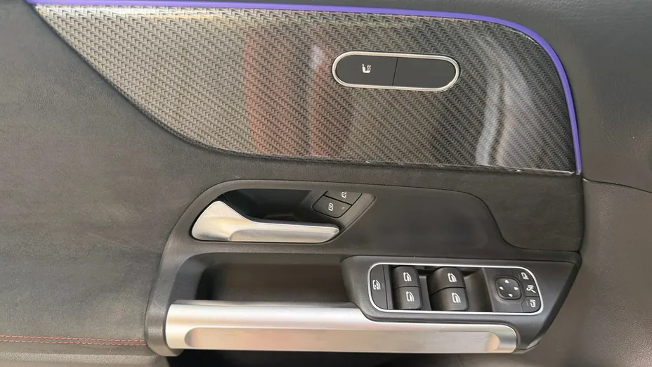 MERCEDES-BENZ GLB -